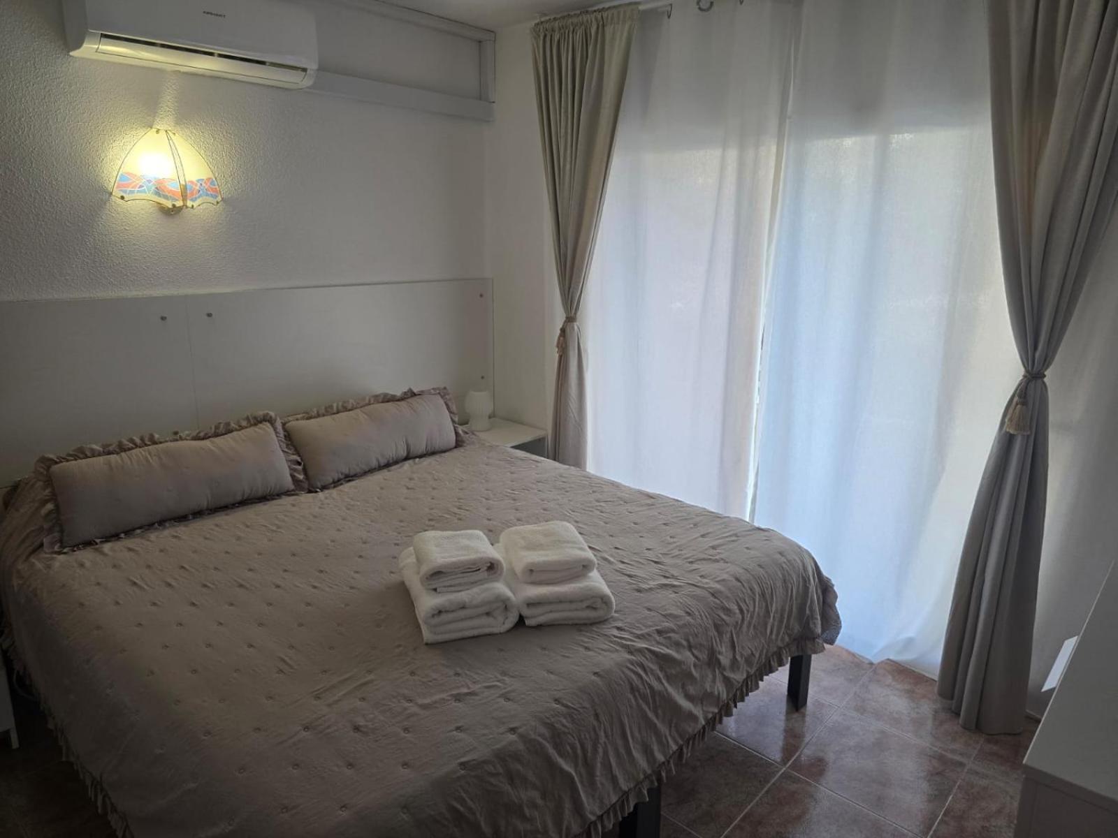 Beautiful 2 Bedroom In Parque Loix 3 Minutes Walk To The Benidorm